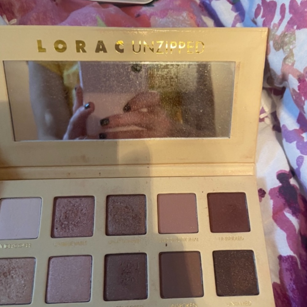 Lorac unzipped gold
